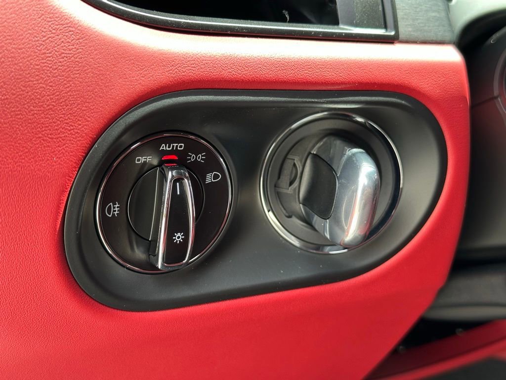 Used 2025 Porsche Macan GTS AWD/4WD image 17