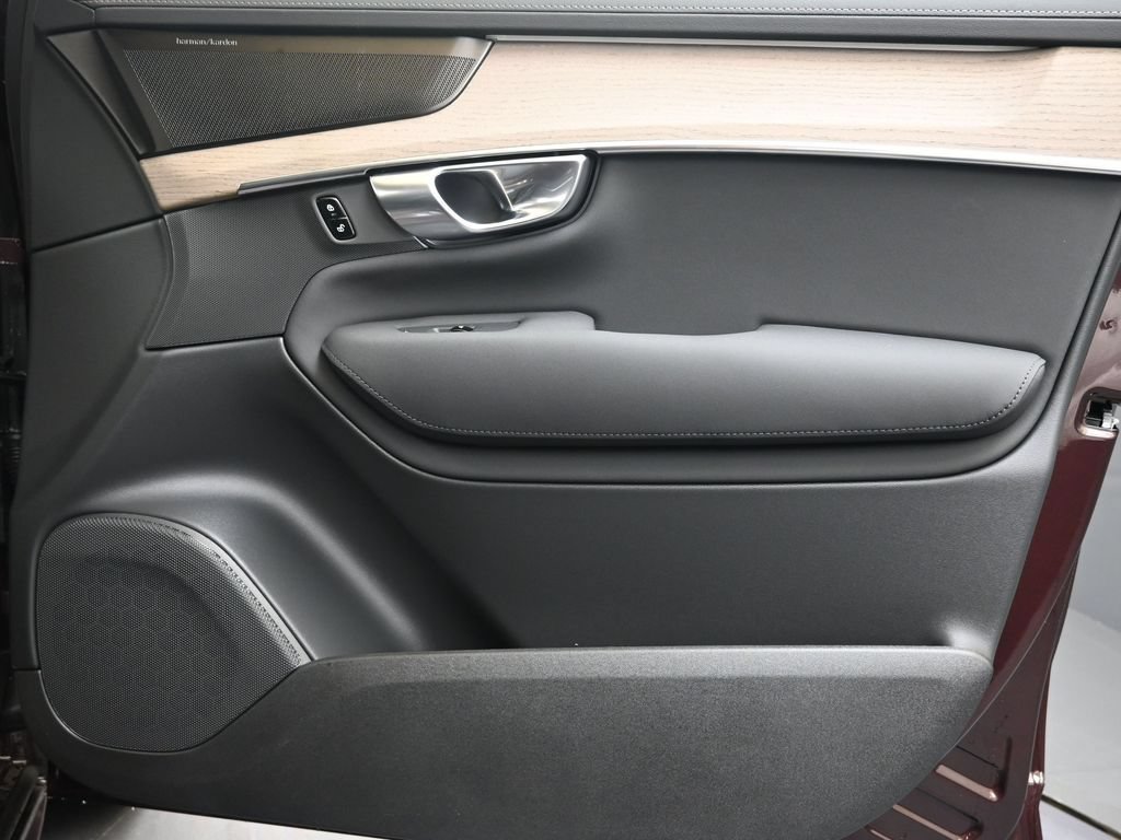 New 2026 Volvo XC90 B6 Plus w/ Protection Package Premier AWD/4WD image 11