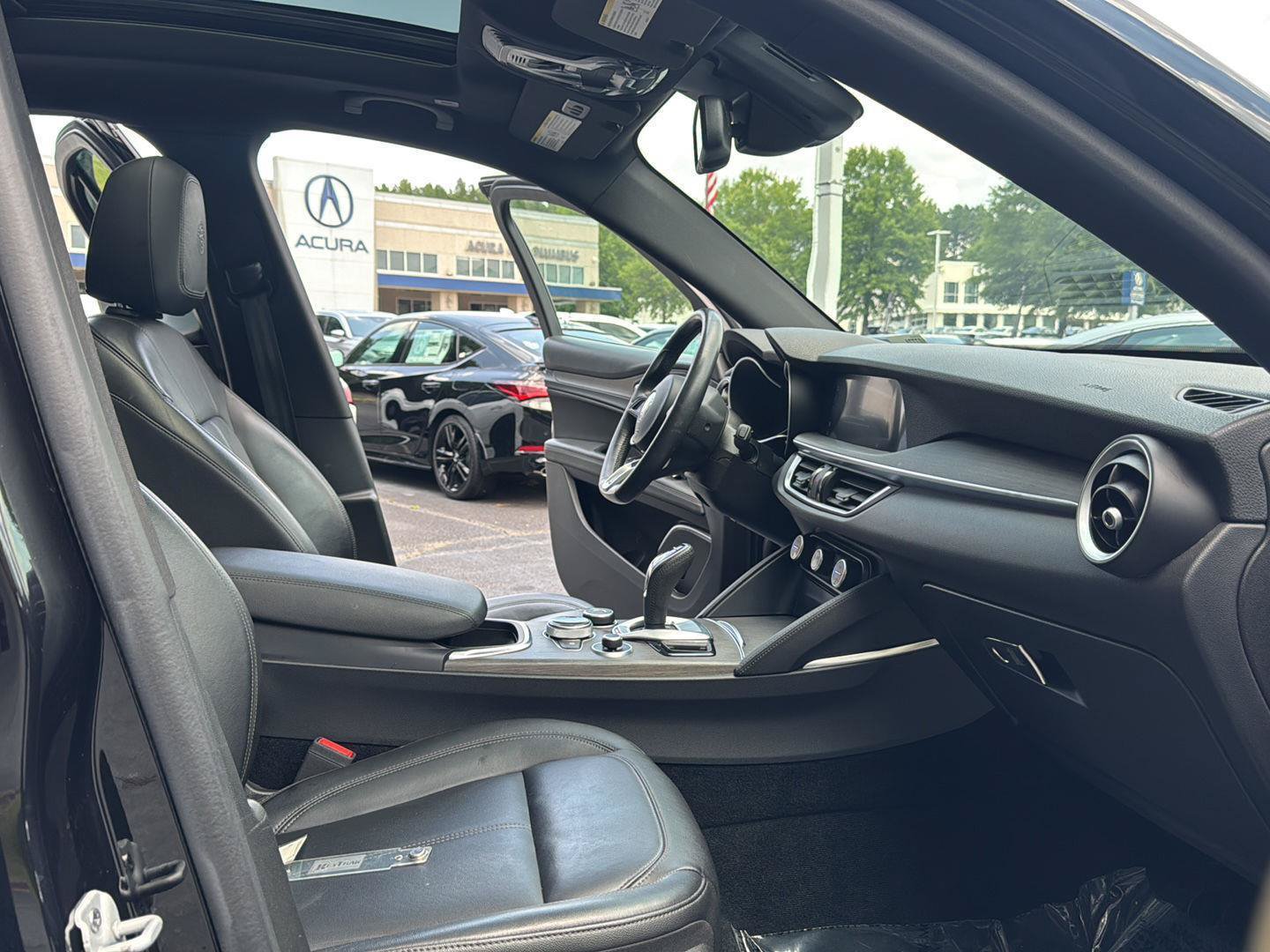 Used 2022 Alfa Romeo Stelvio Ti w/ Active Assist Plus Package AWD/4WD image 22