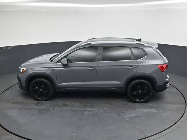Used 2023 Volkswagen Taos SE w/ Panoramic Sunroof Package AWD/4WD image 27