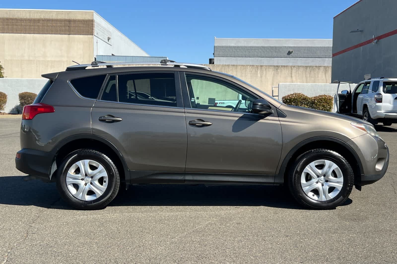 Used 2013 Toyota RAV4 LE AWD/4WD image 6
