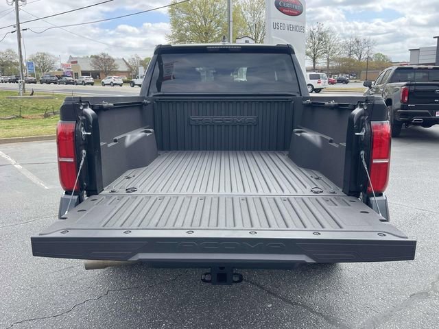 Used 2024 Toyota Tacoma SR5 AWD/4WD image 9