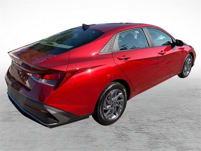 Certified 2024 Hyundai Elantra SEL FWD image 3