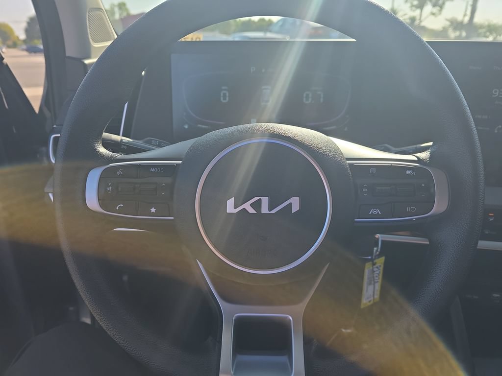 Used 2025 Kia Sportage LX FWD image 13