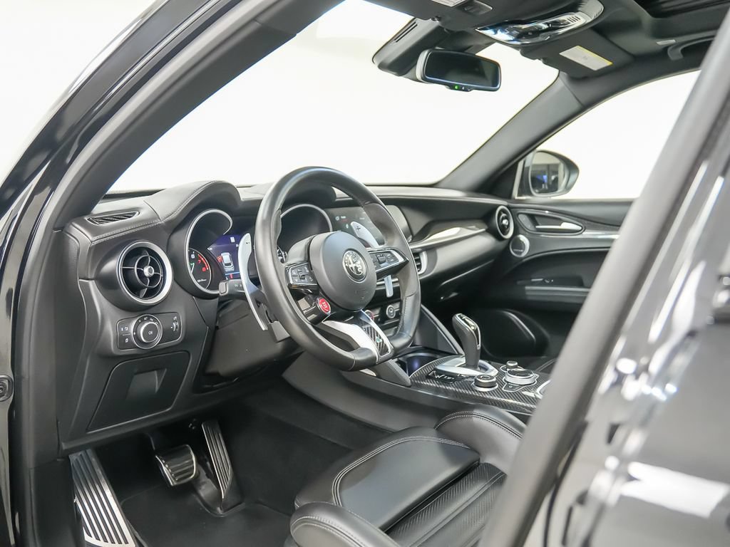 Used 2022 Alfa Romeo Stelvio Quadrifoglio w/ Active Assist Plus Package AWD/4WD image 4