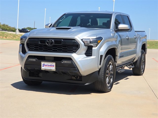 Used 2024 Toyota Tacoma TRD Off-Road image 3