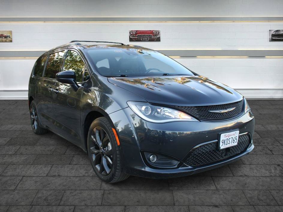 Used 2020 Chrysler Pacifica Touring-L Plus w/ Advanced Safetytec Group FWD image 1