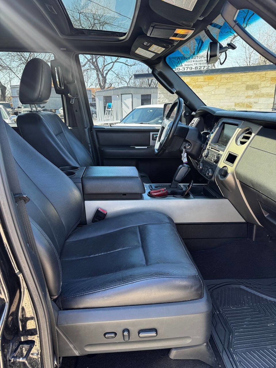 Used 2015 Ford Expedition XLT w/ Equipment Group 202A image 29