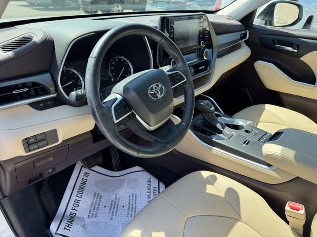 Used 2022 Toyota Highlander XLE image 15