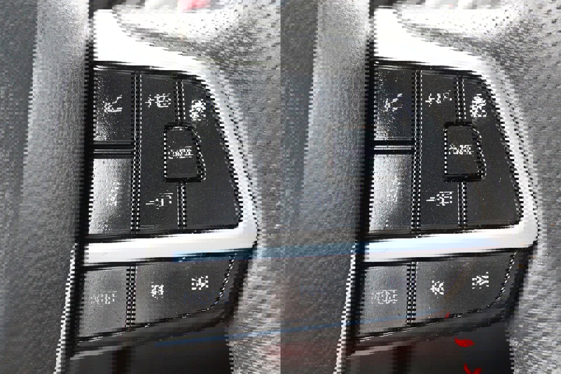 Used 2025 Toyota Sienna XSE w/ XSE Premium Package image 25