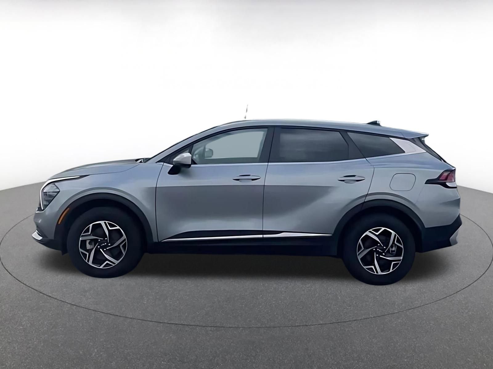 Used 2025 Kia Sportage LX image 10