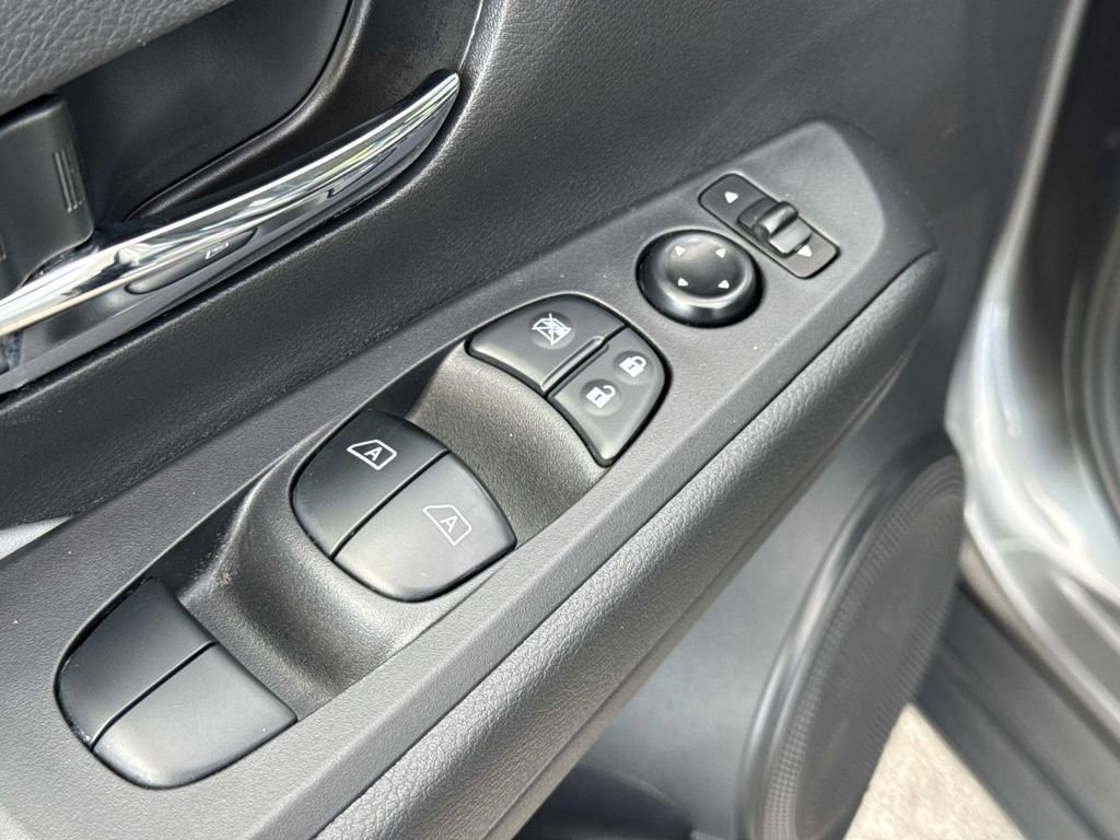Used 2023 Nissan Kicks SR w/ SR Premium Package FWD image 17