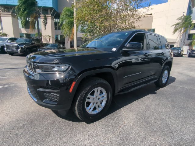 Used 2025 Jeep Grand Cherokee Laredo w/ Luxury Tech Group I RWD image 8