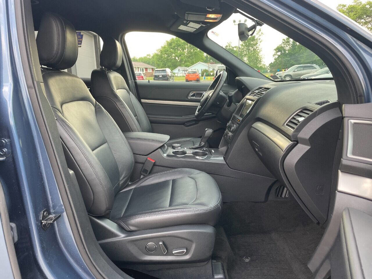 Used 2018 Ford Explorer XLT w/ Equipment Group 202A image 13