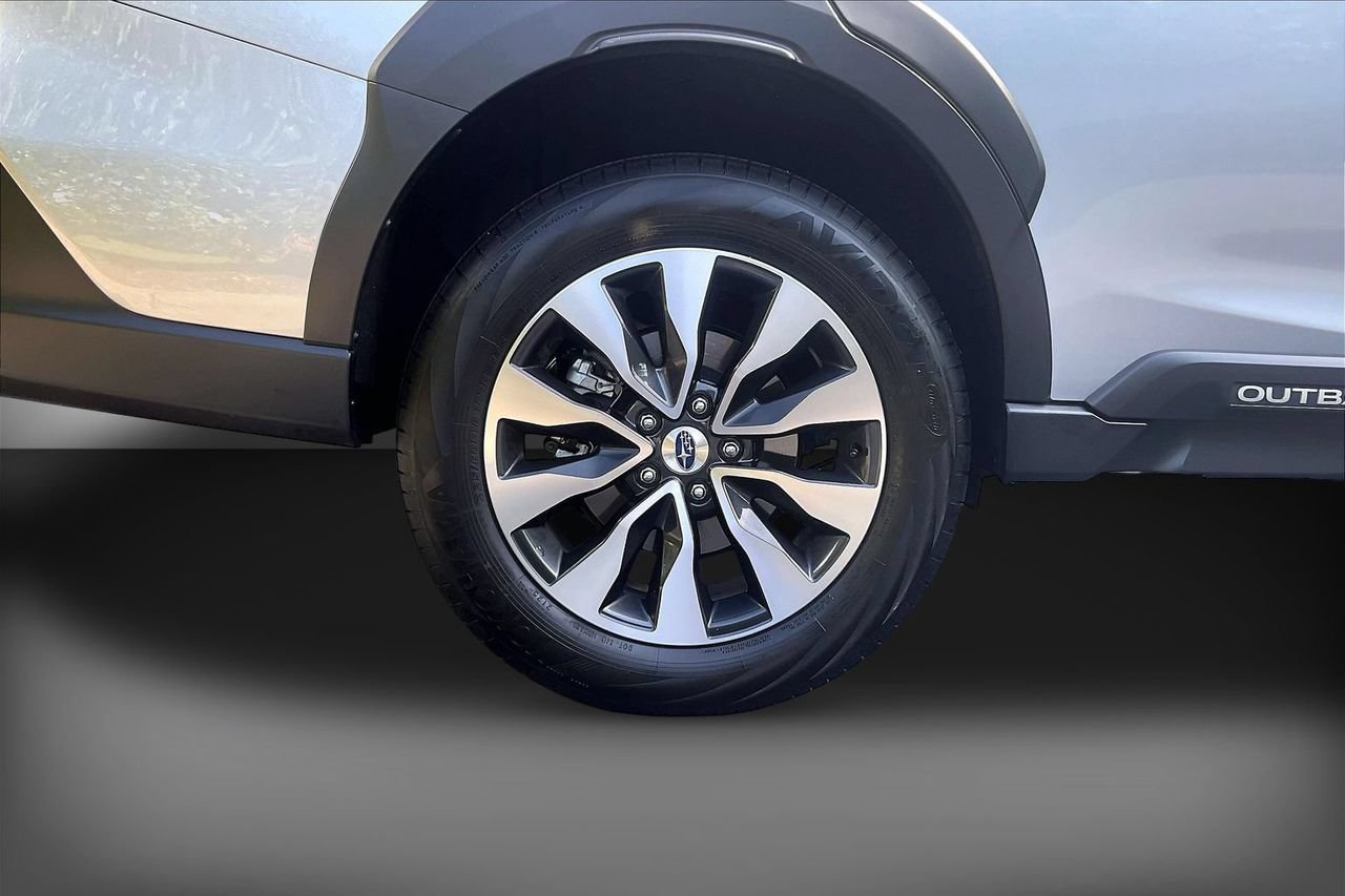 Used 2025 Subaru Outback Limited AWD/4WD image 37