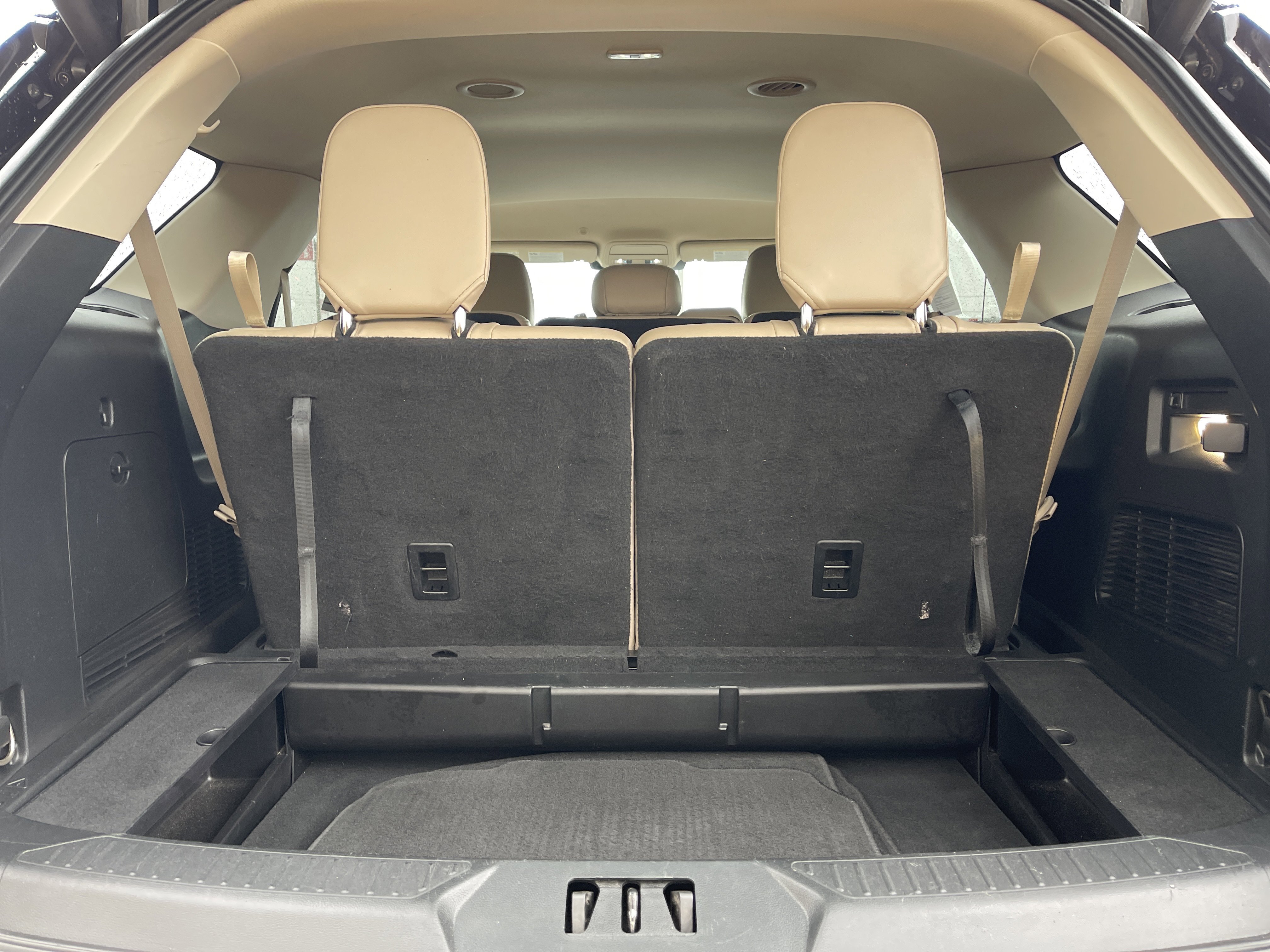 Used 2022 Ford Explorer XLT image 9