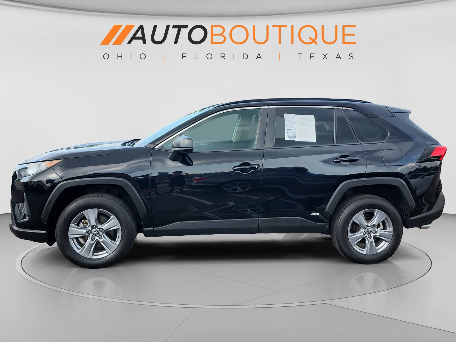 Used 2022 Toyota RAV4 LE AWD/4WD image 2
