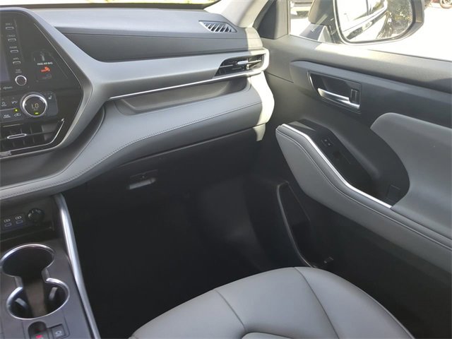 Certified 2022 Toyota Highlander XLE image 17
