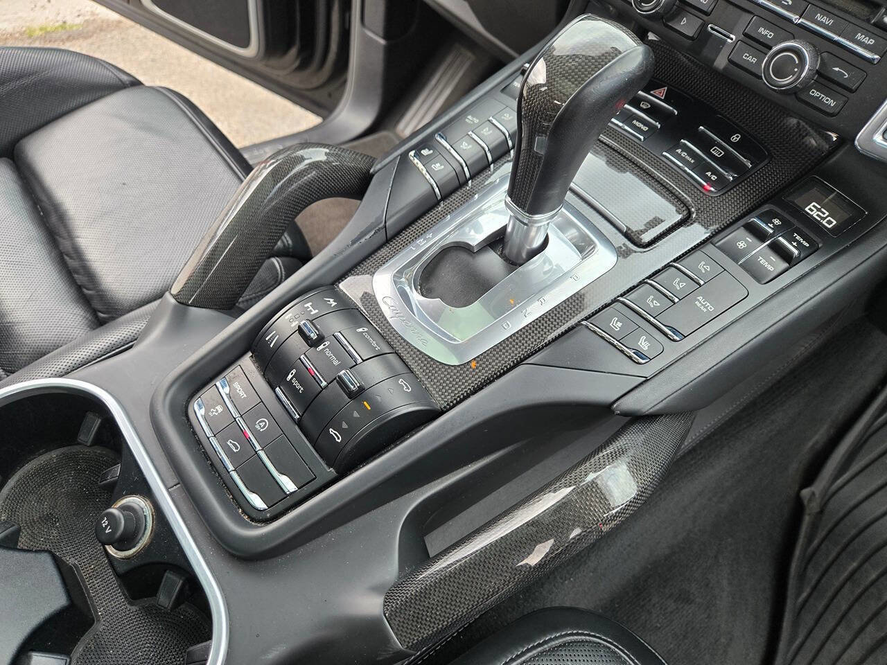 Used 2014 Porsche Cayenne Turbo S AWD/4WD image 36