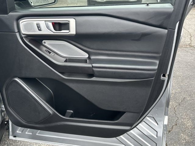 Used 2020 Ford Explorer Platinum w/ Premium Technology Package image 19