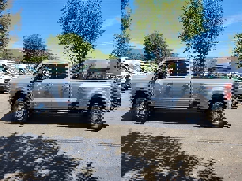 New 2025 Ford F350 Lariat image 2