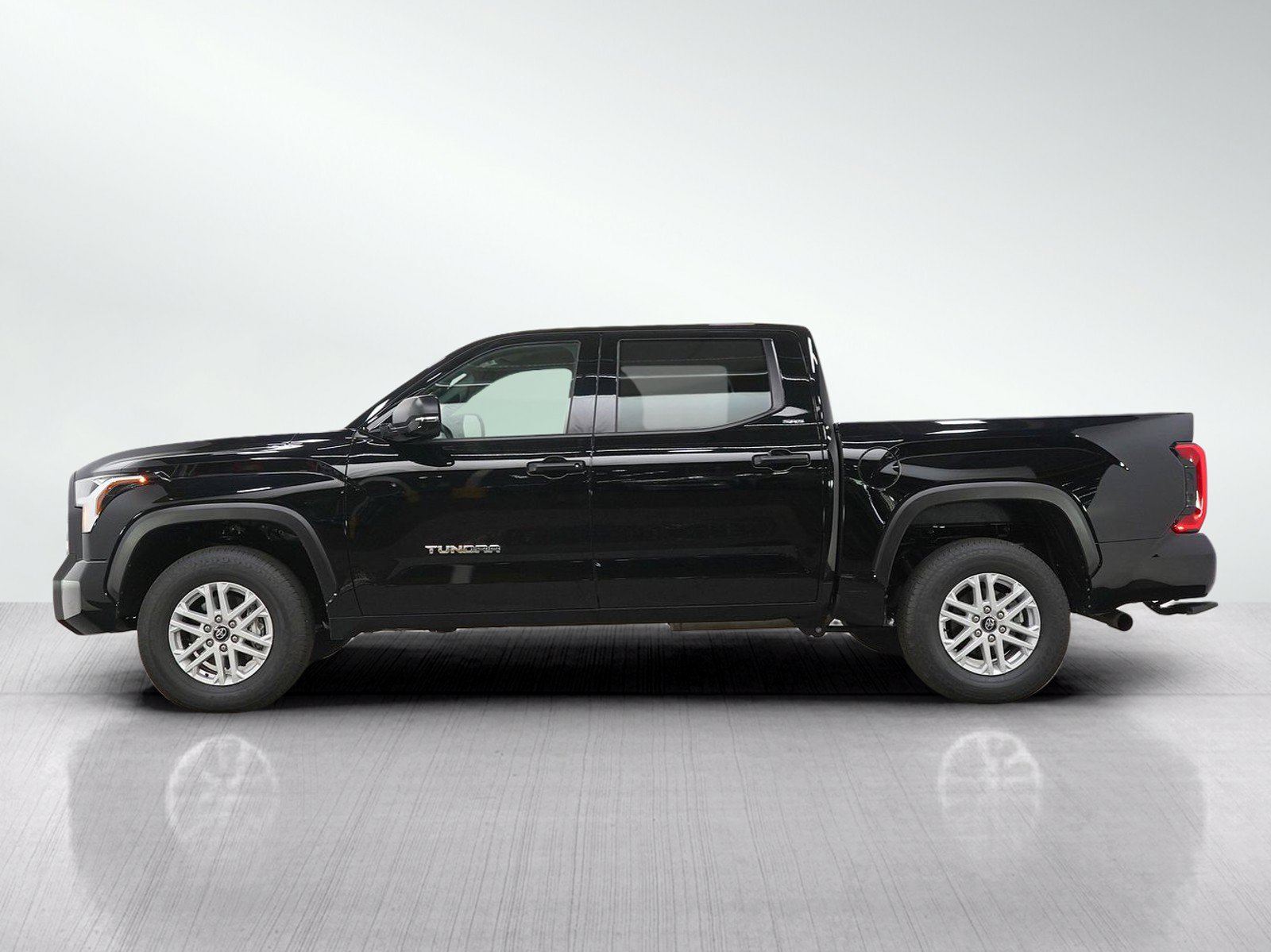 Used 2026 Toyota Tundra SR5 w/ SR5 Convenience Package AWD/4WD image 2