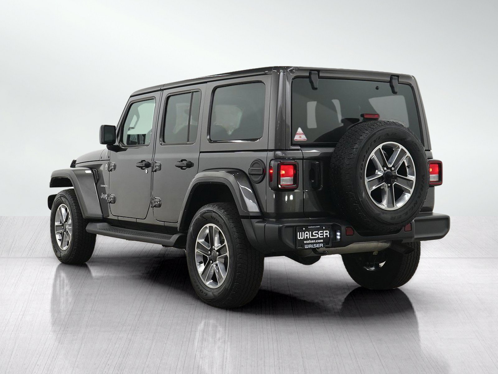 Used 2022 Jeep Wrangler Unlimited Sahara w/ Cold Weather Group AWD/4WD image 3