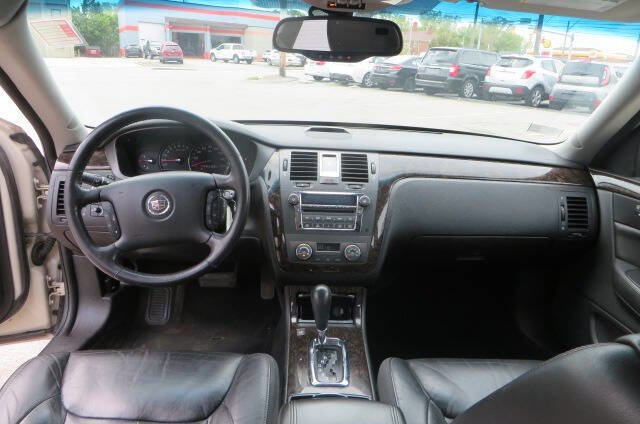 Used 2010 Cadillac DTS Luxury FWD image 14