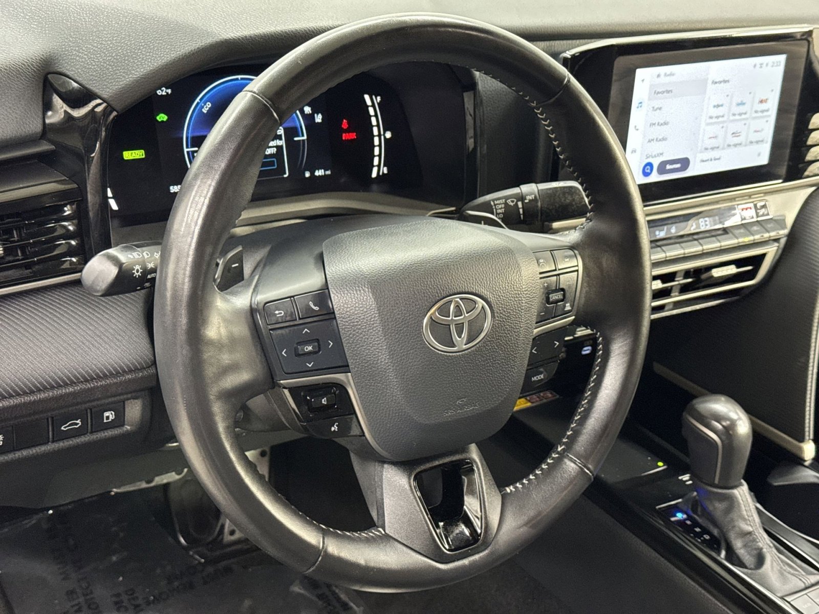 Used 2025 Toyota Camry SE w/ Convenience Package image 19