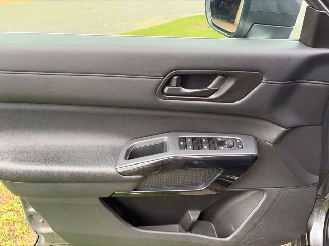 Used 2024 Nissan Pathfinder SV w/ Lighting Package (N92) FWD image 28