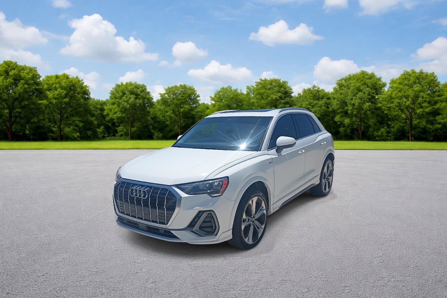 Used 2021 Audi Q3 2.0T Premium w/ Convenience Package AWD/4WD image 3