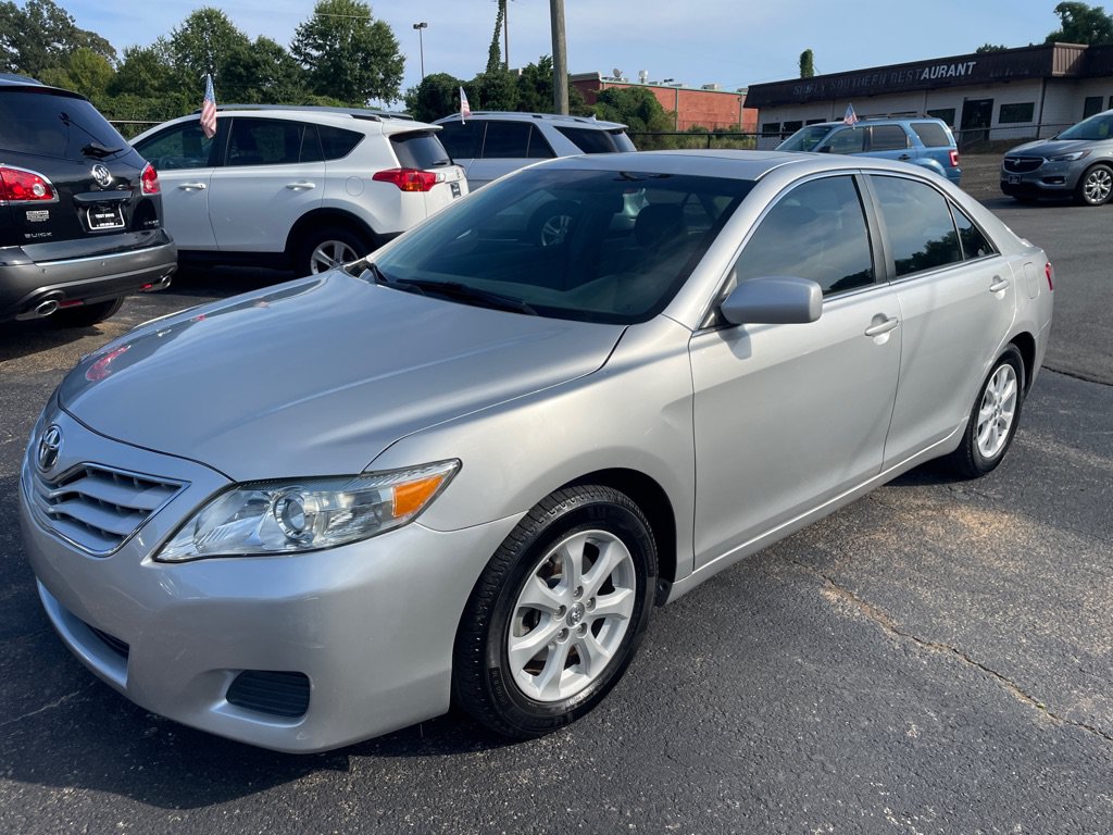 Used 2011 Toyota Camry LE w/ LE Extra-Value Pkg FWD image 2