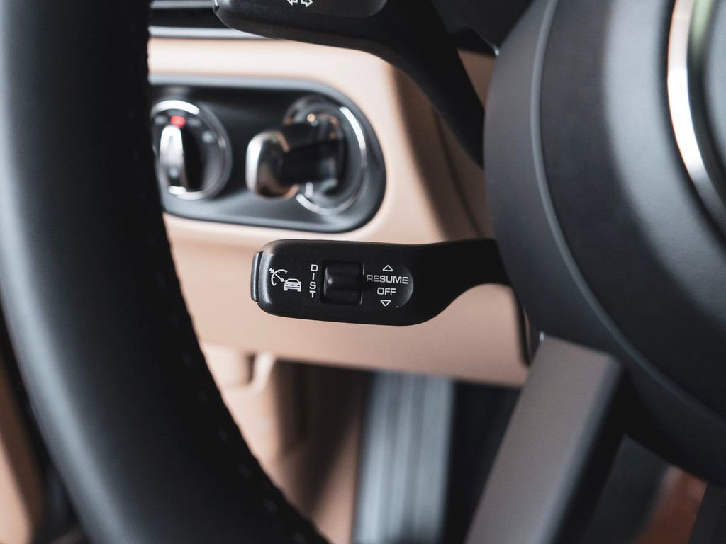 New 2025 Porsche Macan image 18