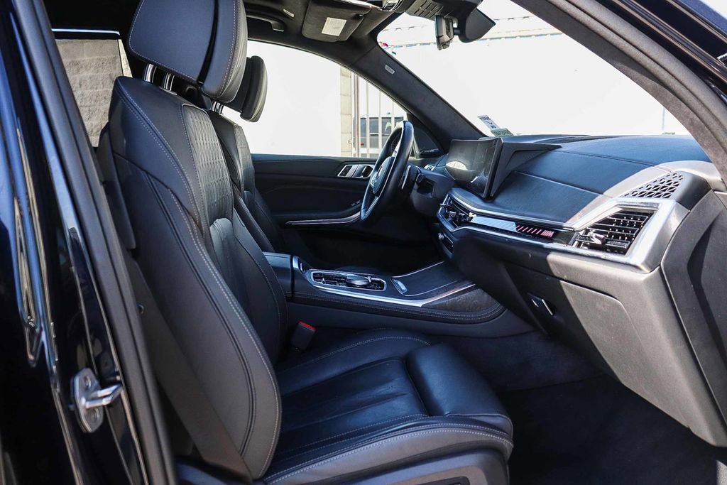 Used 2024 BMW X7 M60i AWD/4WD image 17