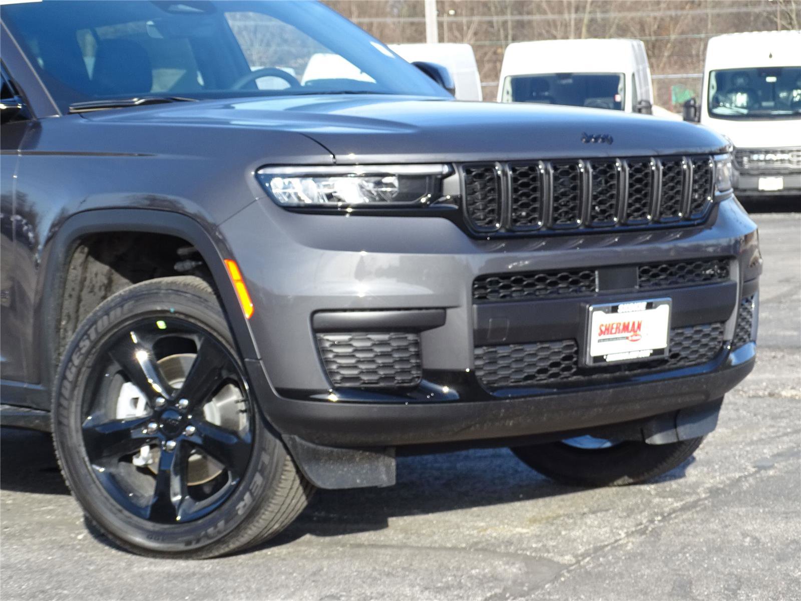 Used 2025 Jeep Grand Cherokee L Altitude image 2
