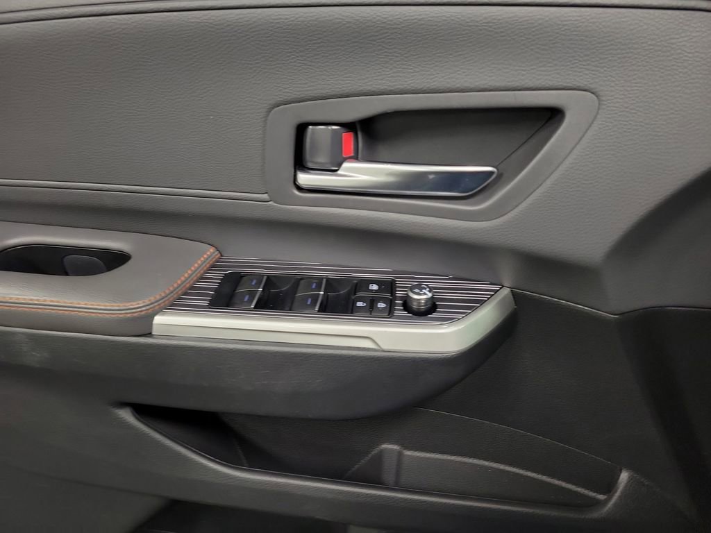 Used 2023 Toyota Sienna XSE image 18