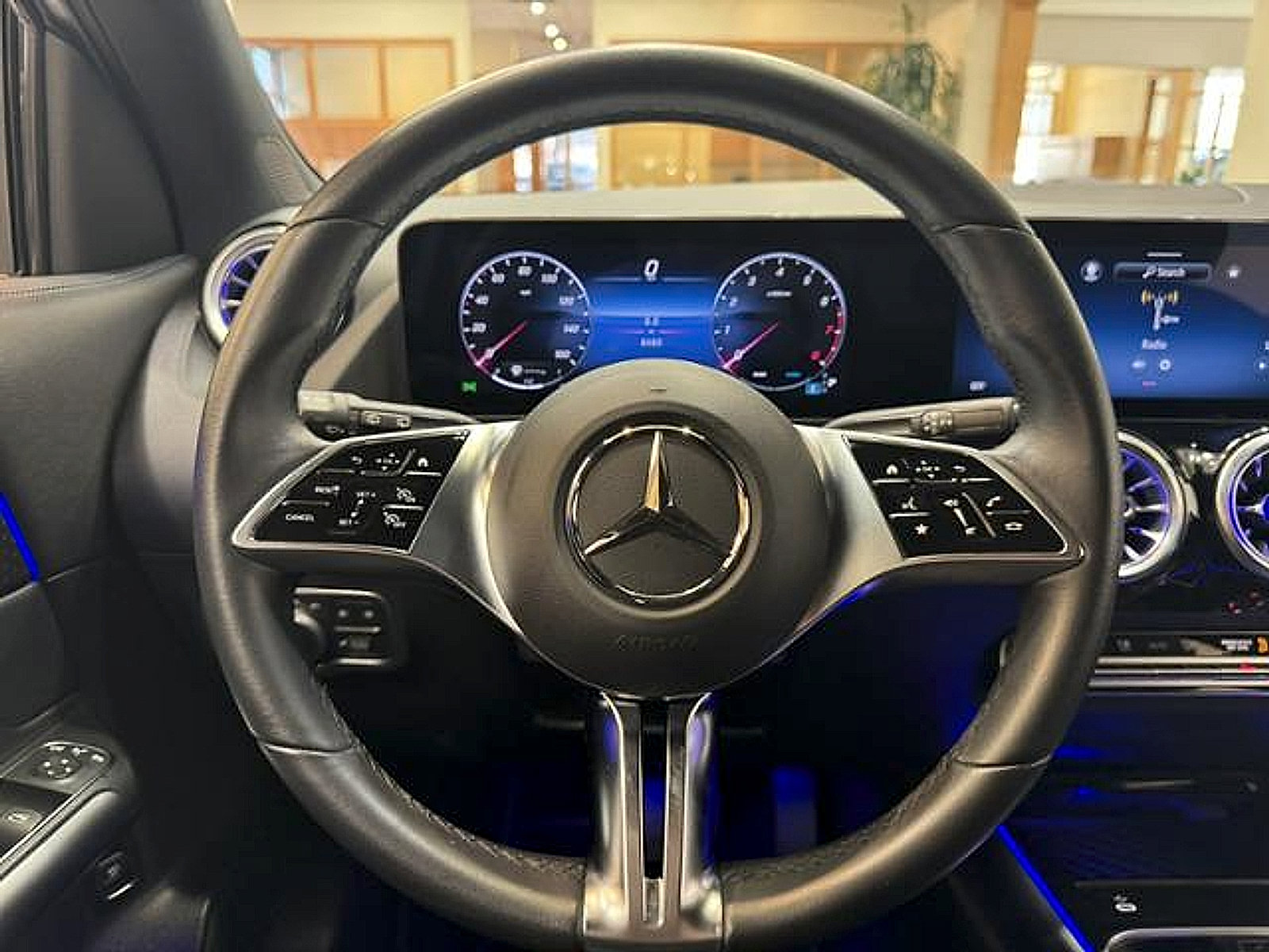 Used 2025 Mercedes-Benz GLA 250 image 12