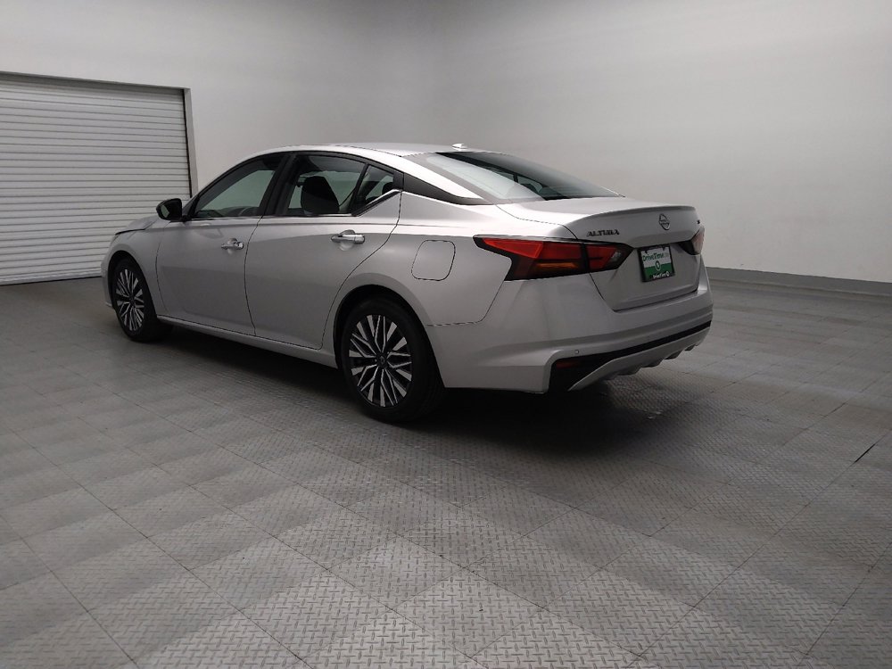 Used 2024 Nissan Altima 2.5 SV image 5