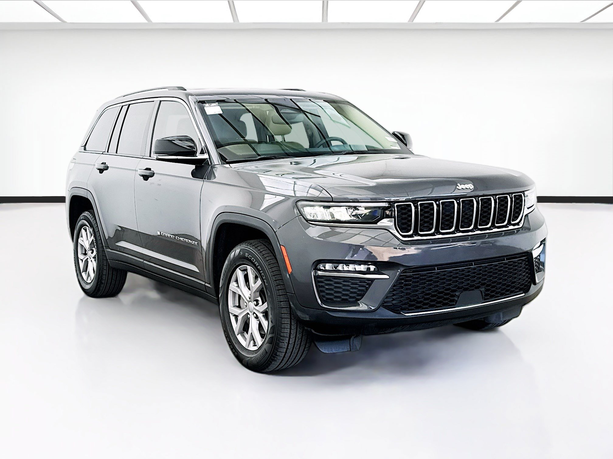 Used 2022 Jeep Grand Cherokee Limited RWD image 3