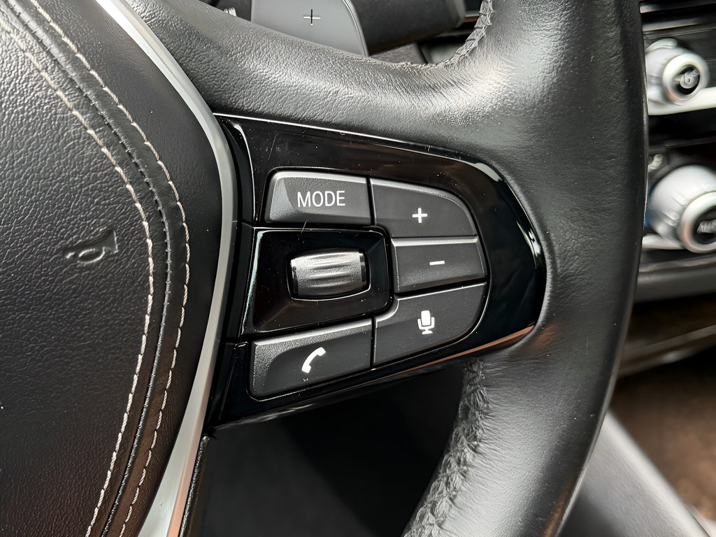 Used 2018 BMW 530e RWD image 35
