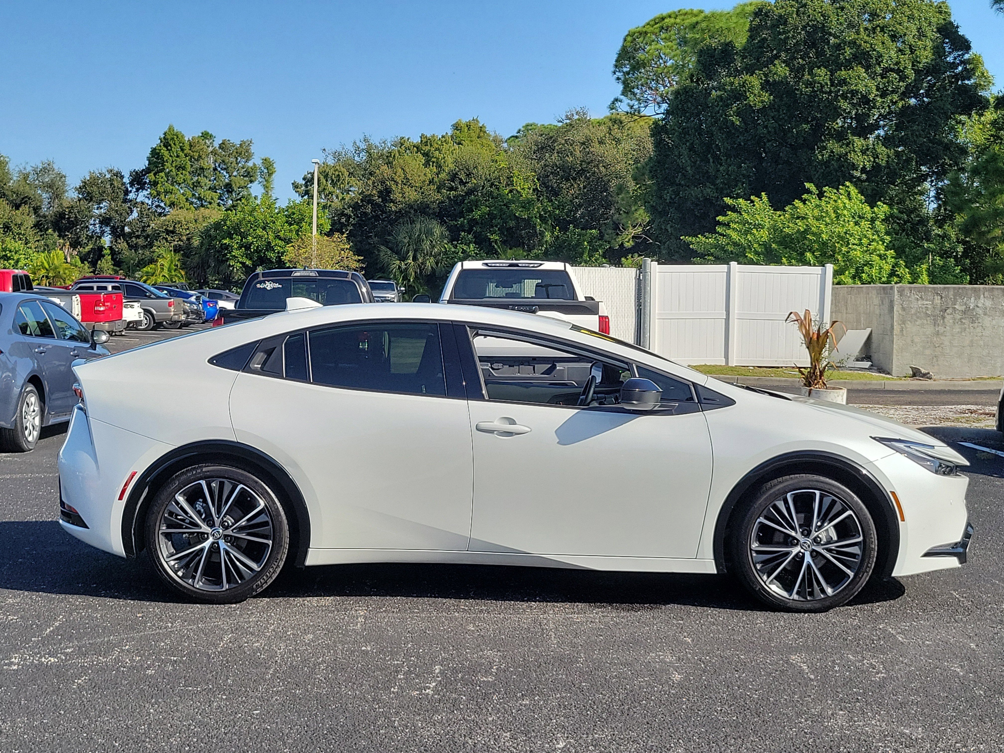 Used 2025 Toyota Prius XLE image 8