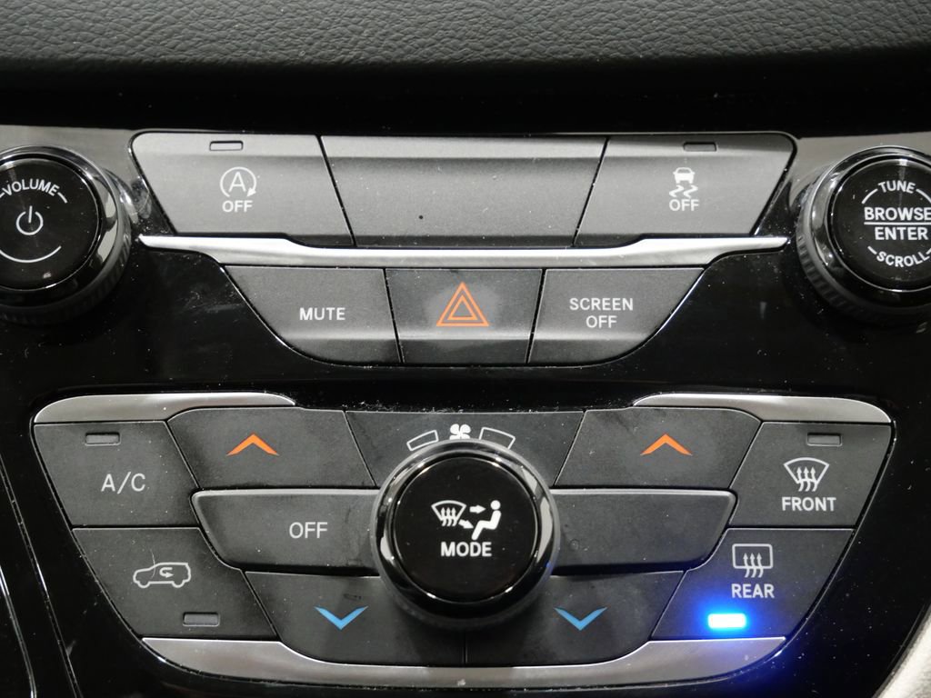 Used 2023 Chrysler Voyager LX image 19