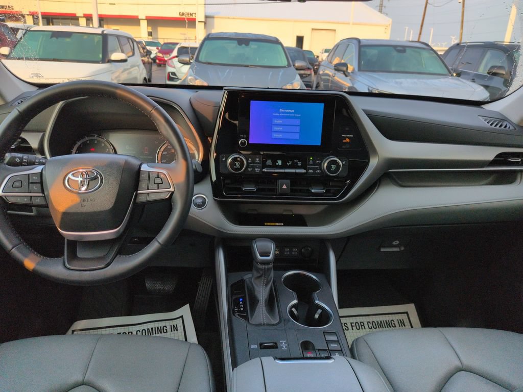 Certified 2023 Toyota Highlander XLE FWD image 12