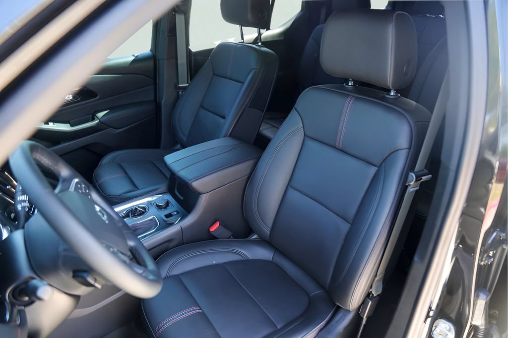 Used 2023 Chevrolet Traverse RS FWD image 10