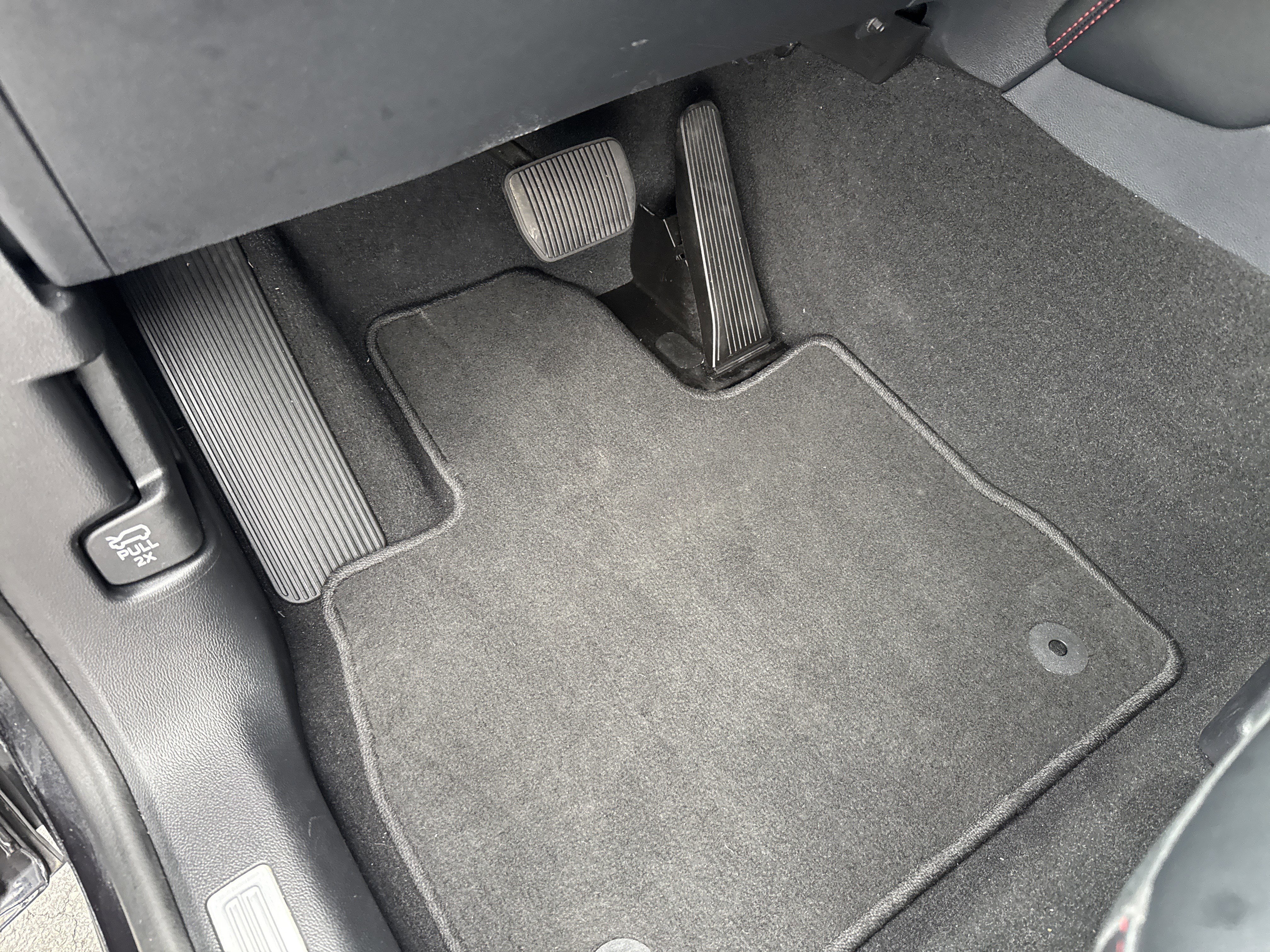 Used 2025 Ford Explorer ST-Line w/ ST-Line Street Pack image 26