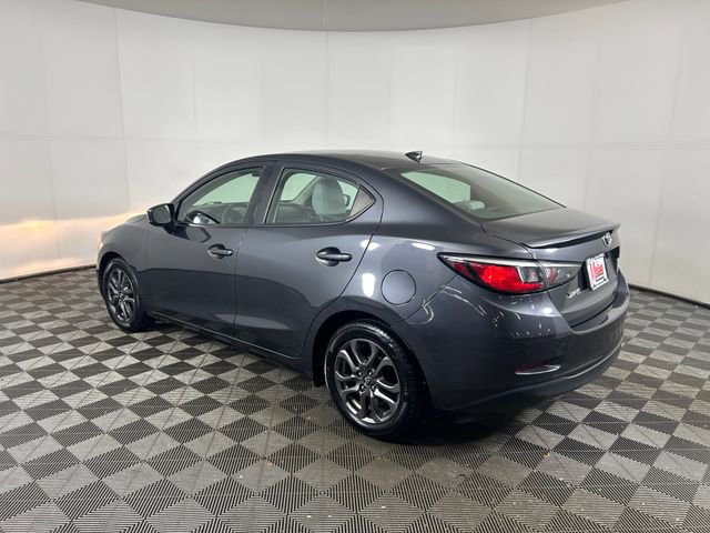 Used 2019 Toyota Yaris L image 3