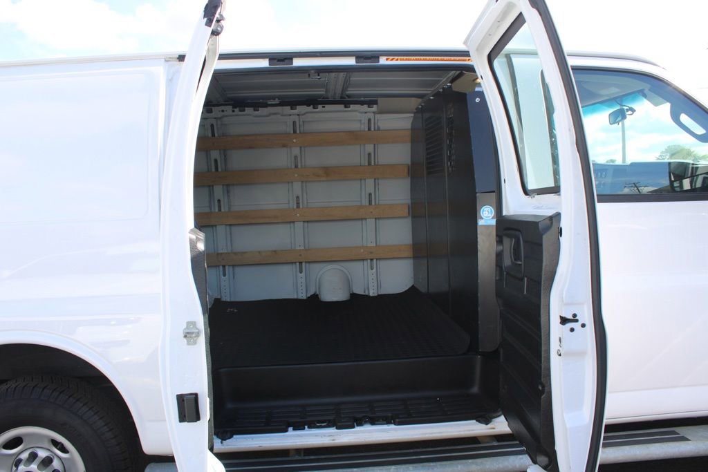 Used 2023 GMC Savana 2500 w/ Driver Convenience Package RWD image 17