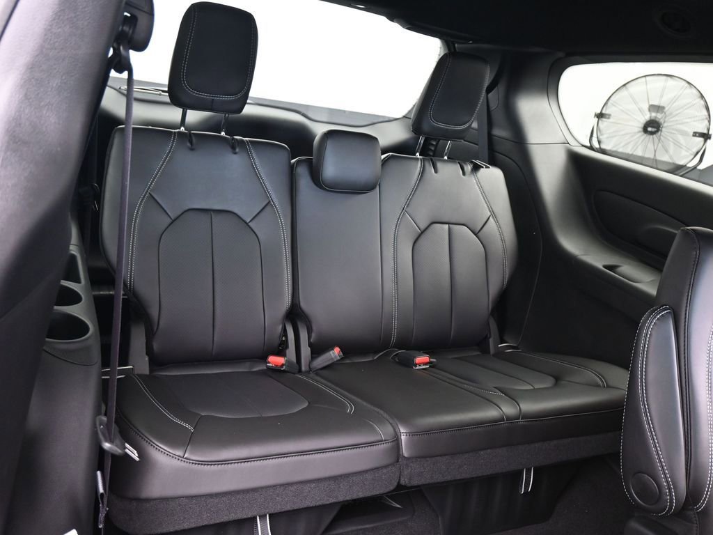 New 2026 Chrysler Pacifica Select image 39