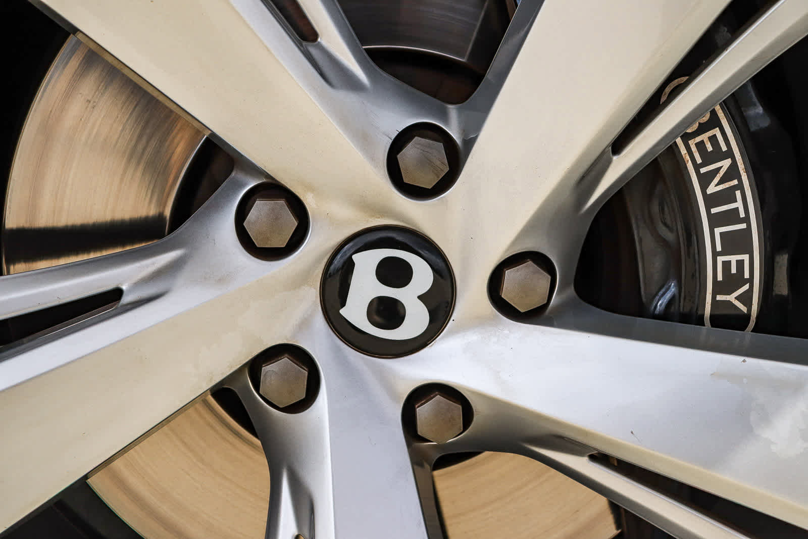 Used 2021 Bentley Bentayga image 15