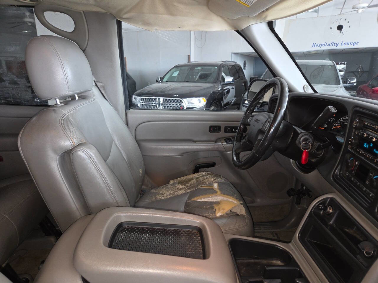 Used 2005 GMC Yukon SLT w/ SLT Preferred Equipment Group AWD/4WD image 29